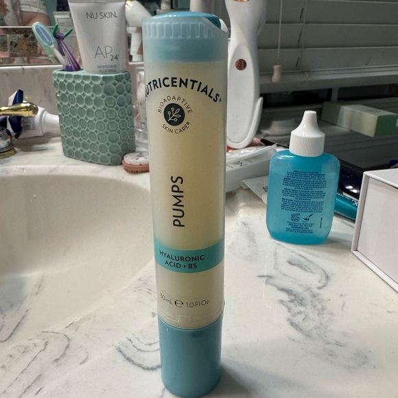 Pumps Hyaluronic Acid + B5 Moisturizer - Blue - Picture 2 of 4